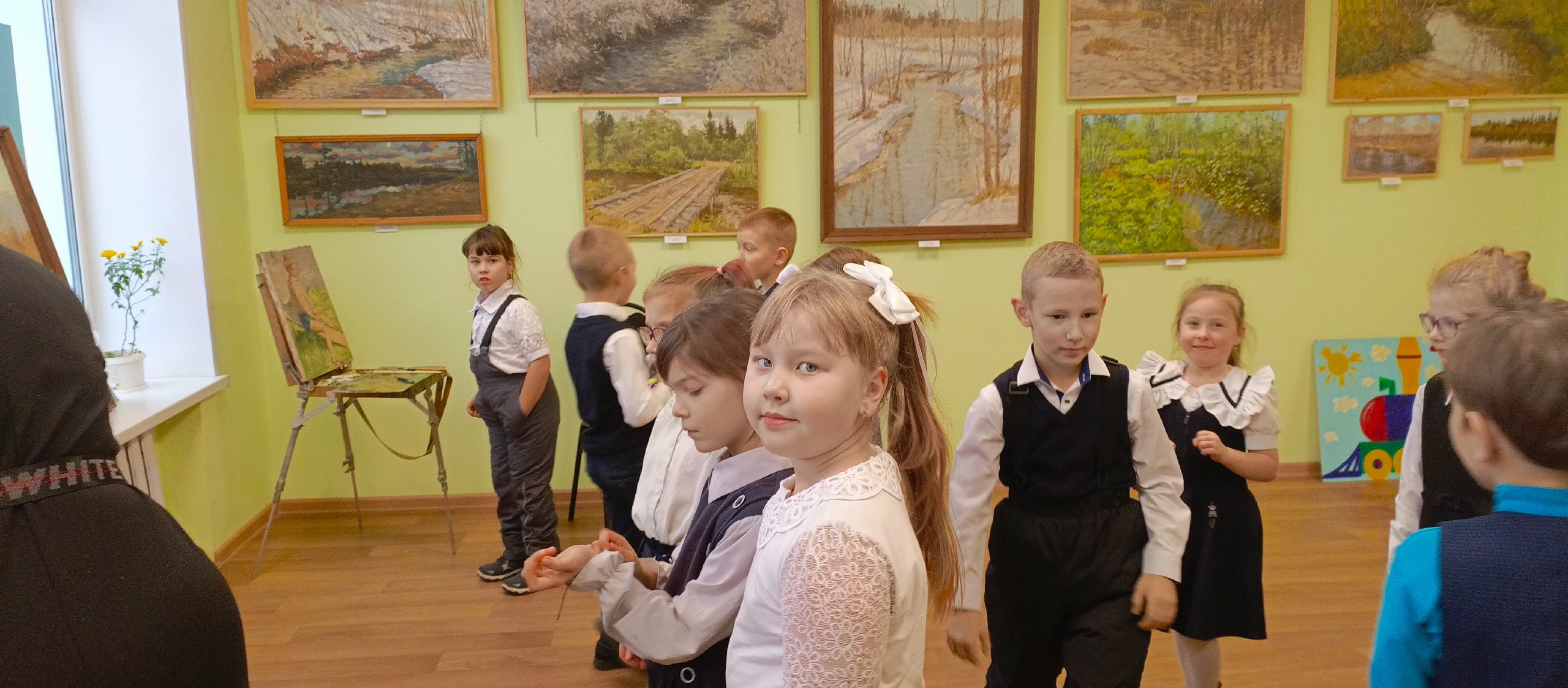 Учащиеся 1 А класса на выставке Учащиеся 1 А класса на выставке.